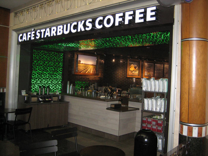  Starbucks  Caf   at YUL International Airport Bok Modern